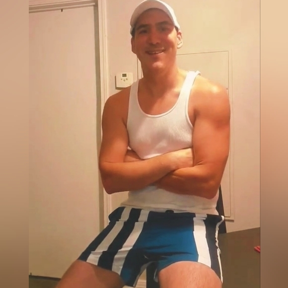 Men's Clothing - Picture 11 of 16